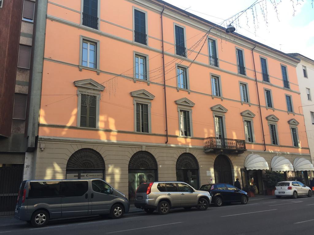 Palazzo Carasi Apartments Cremona Bagian luar foto