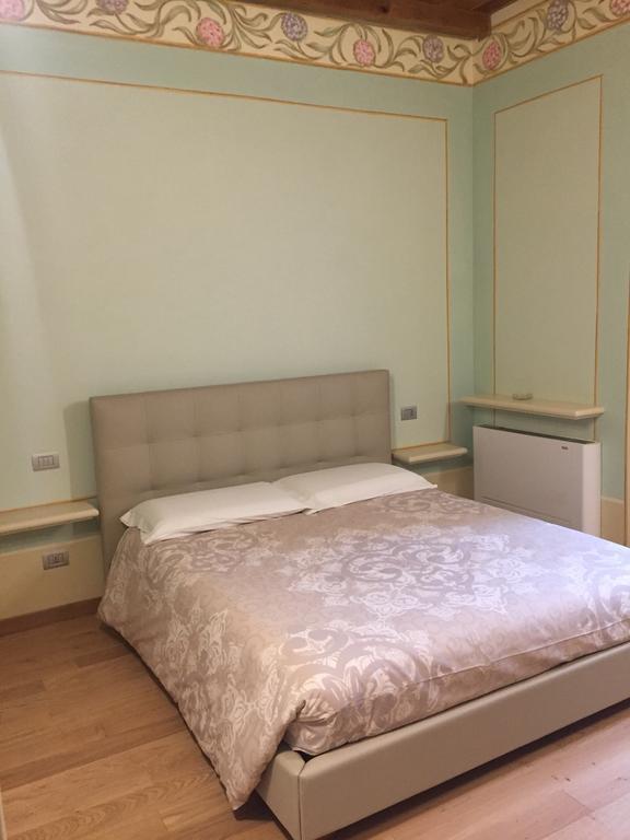 Palazzo Carasi Apartments Cremona Bagian luar foto