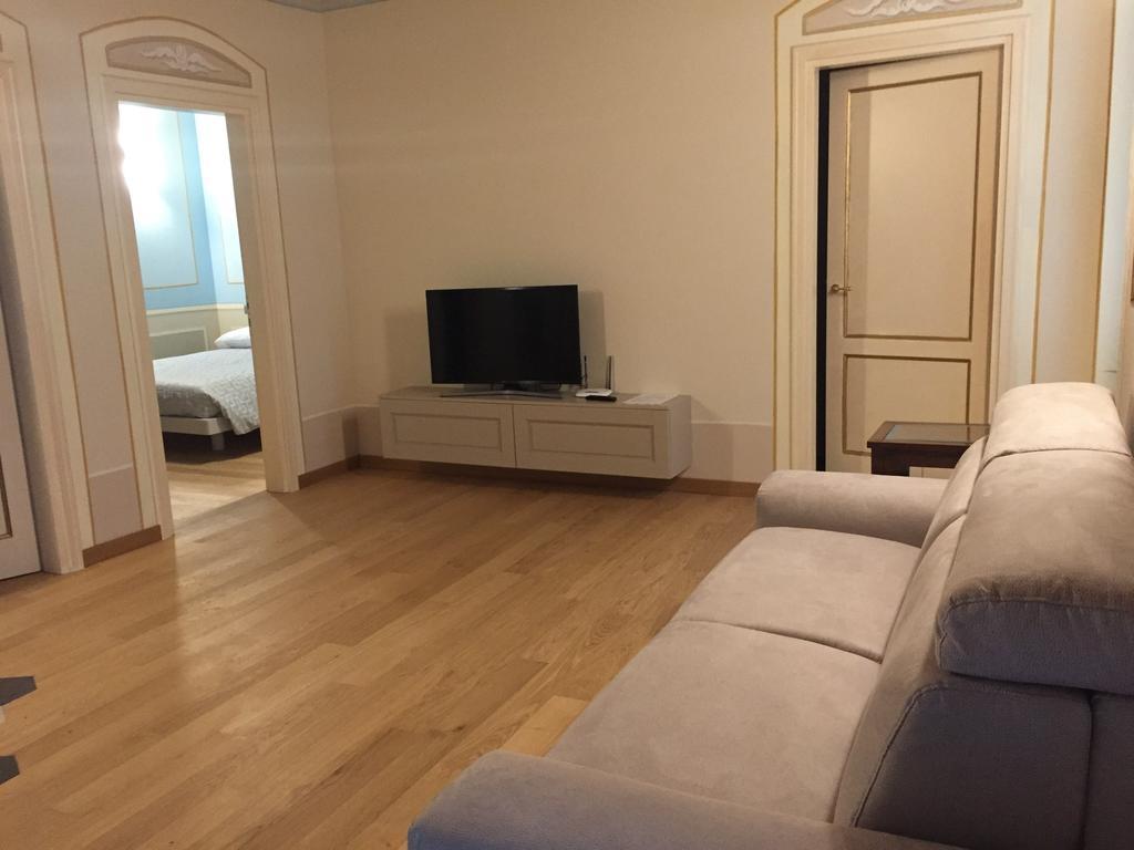 Palazzo Carasi Apartments Cremona Bagian luar foto