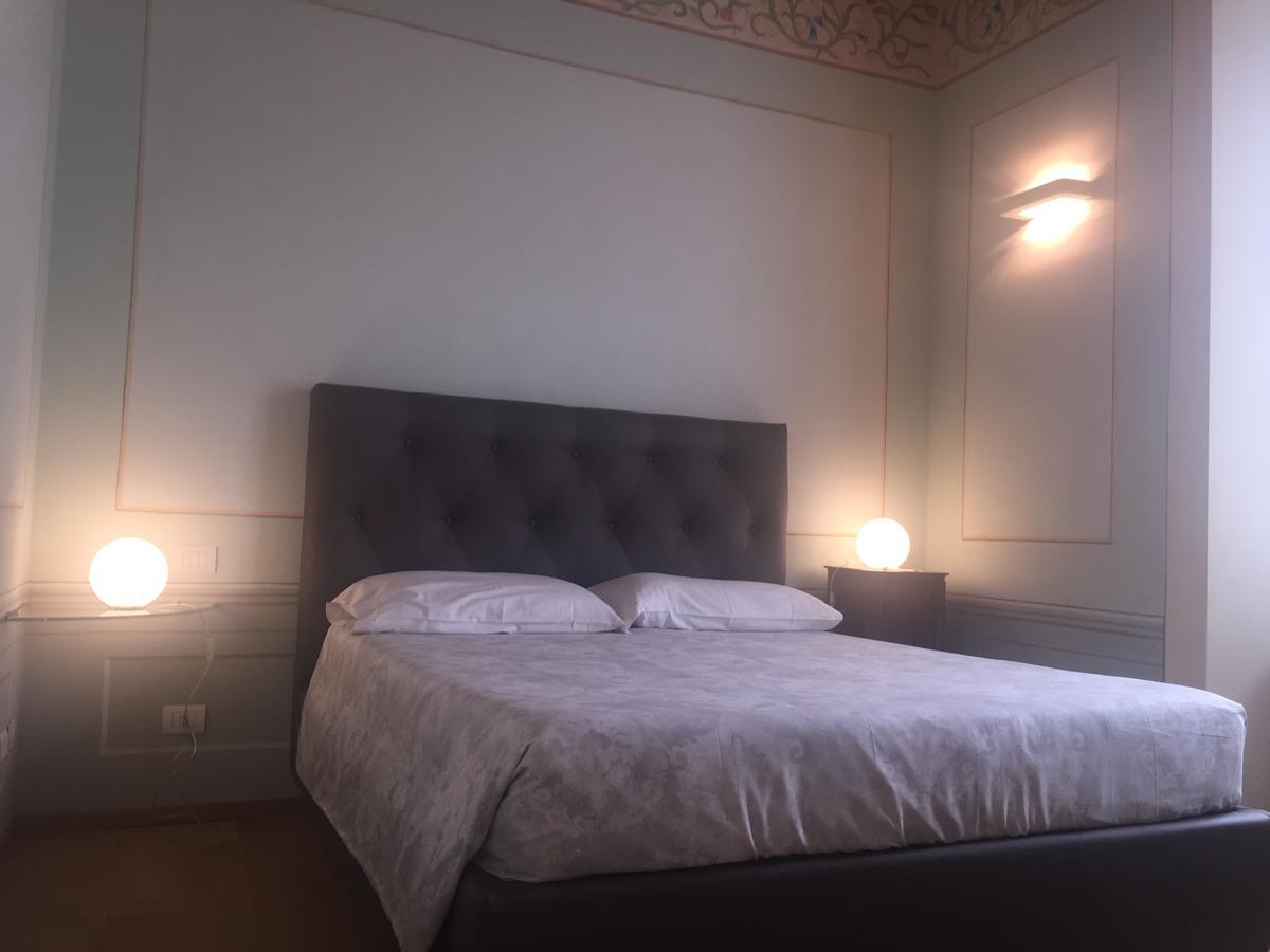 Palazzo Carasi Apartments Cremona Bagian luar foto
